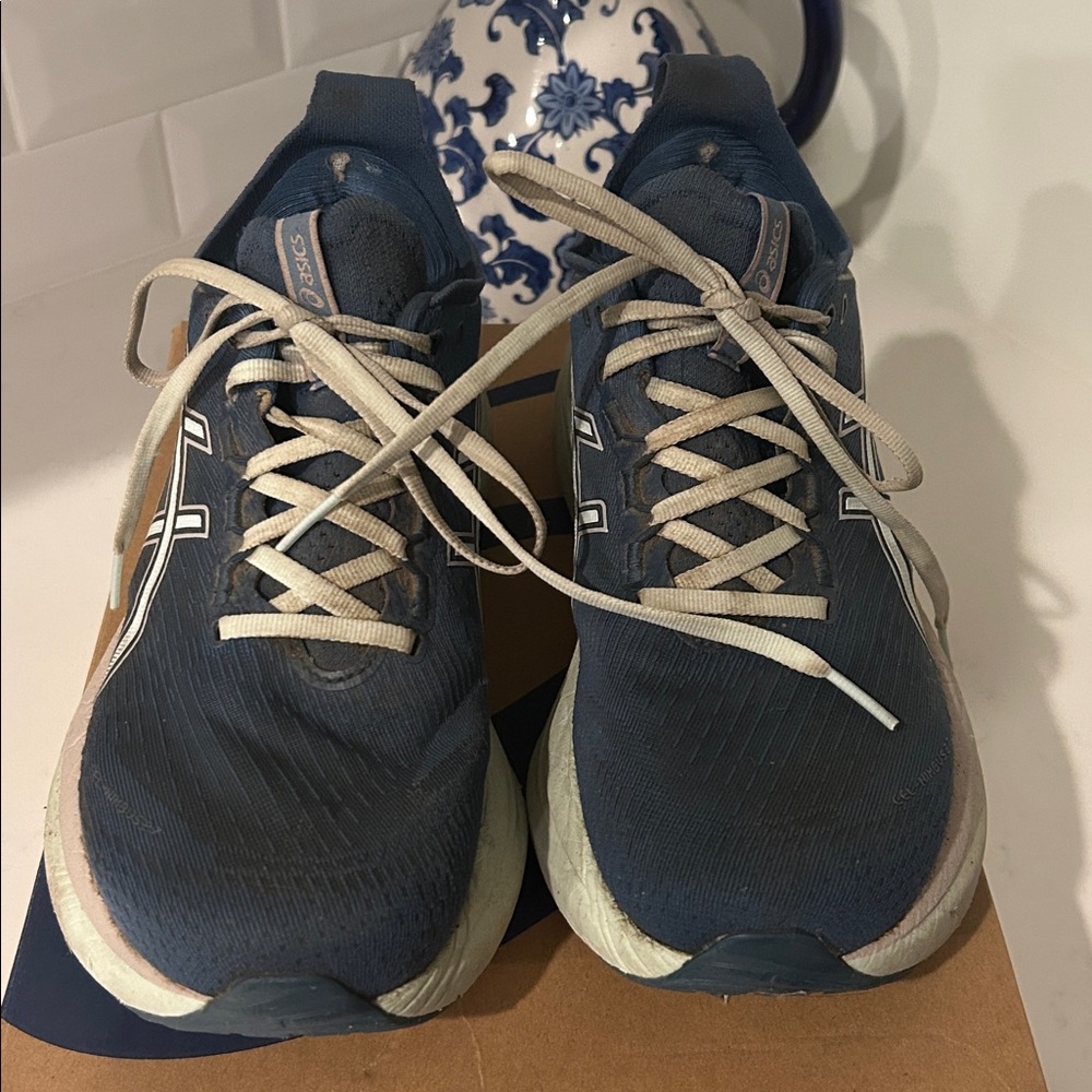Asics Gel-Nimbus 27 in Grand Shark and Pure Aqua